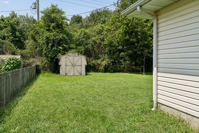 611 S Countryside Avenue, Republic, MO 65738
