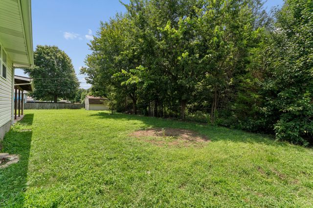 611 S Countryside Avenue, Republic, MO 65738