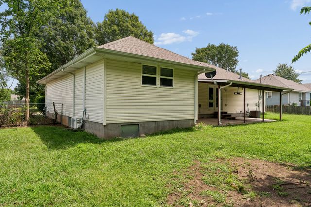 611 S Countryside Avenue, Republic, MO 65738