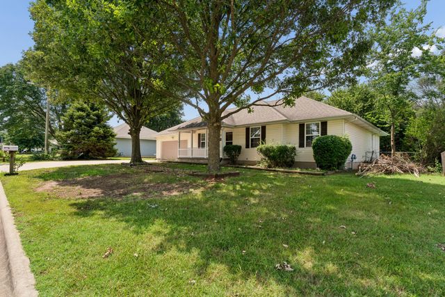611 S Countryside Avenue, Republic, MO 65738