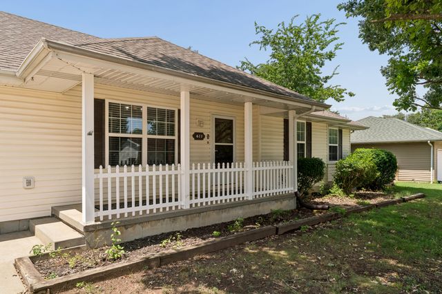 611 S Countryside Avenue, Republic, MO 65738