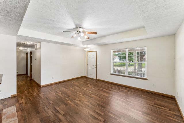 611 S Countryside Avenue, Republic, MO 65738