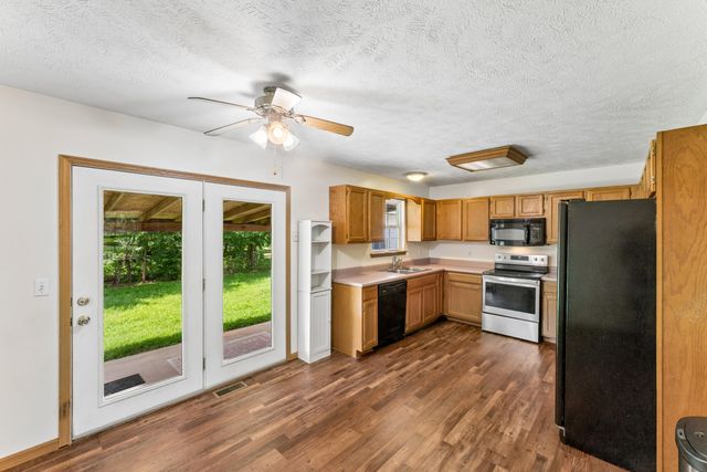 611 S Countryside Avenue, Republic, MO 65738