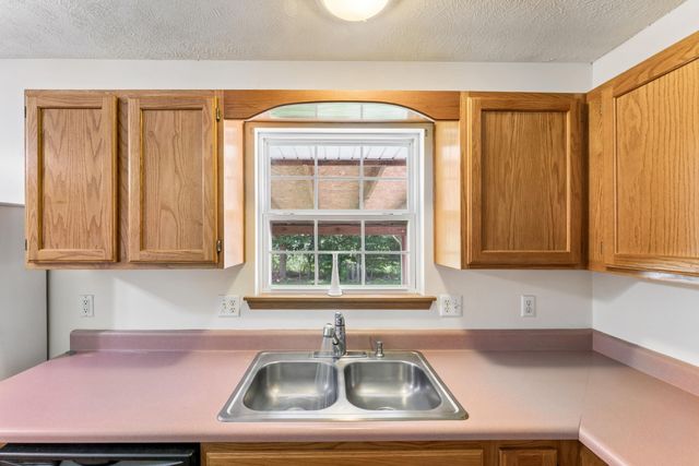 611 S Countryside Avenue, Republic, MO 65738
