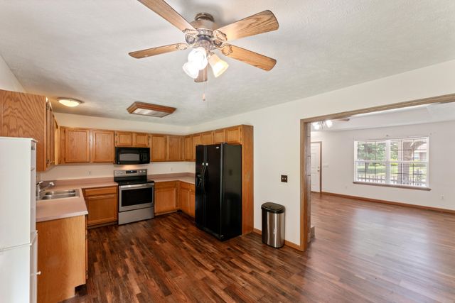 611 S Countryside Avenue, Republic, MO 65738