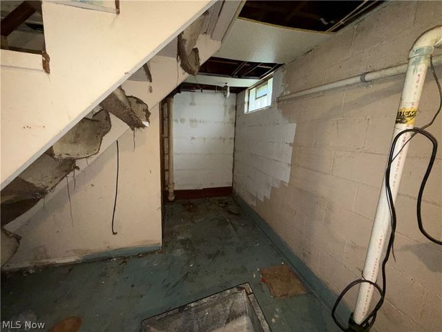 57 Leighton Avenue, Youngstown, OH 44512