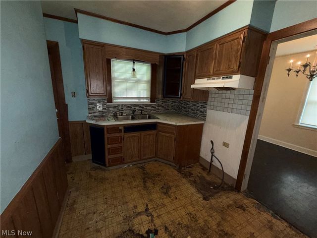 57 Leighton Avenue, Youngstown, OH 44512