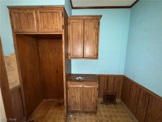 57 Leighton Avenue, Youngstown, OH 44512
