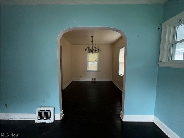 57 Leighton Avenue, Youngstown, OH 44512