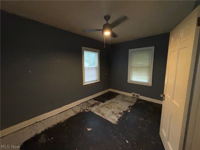57 Leighton Avenue, Youngstown, OH 44512