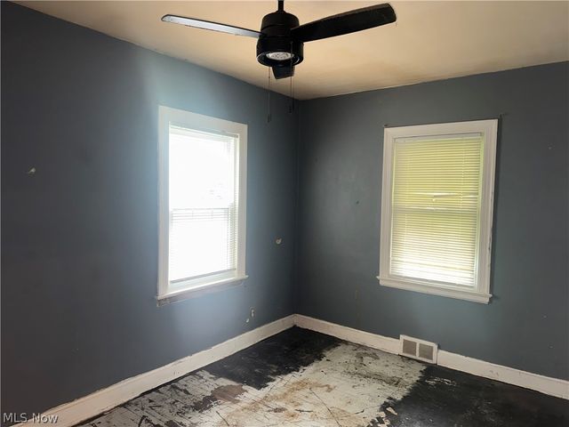 57 Leighton Avenue, Youngstown, OH 44512