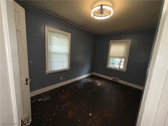 57 Leighton Avenue, Youngstown, OH 44512