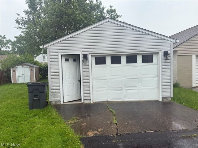 57 Leighton Avenue, Youngstown, OH 44512