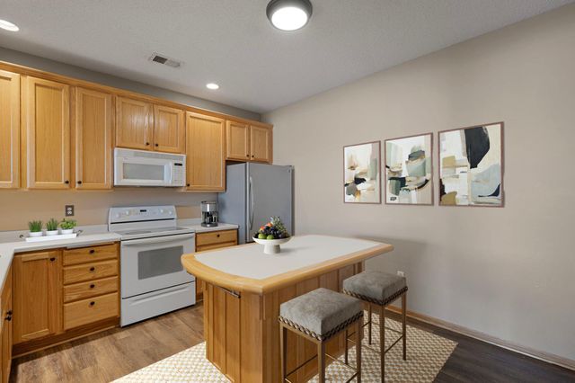 8026 Golden Valley Road, Golden Valley, MN 55427