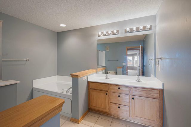 8026 Golden Valley Road, Golden Valley, MN 55427