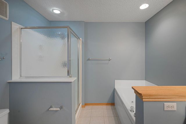 8026 Golden Valley Road, Golden Valley, MN 55427