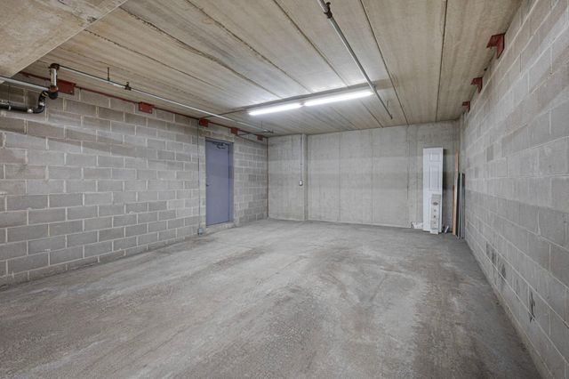 8026 Golden Valley Road, Golden Valley, MN 55427