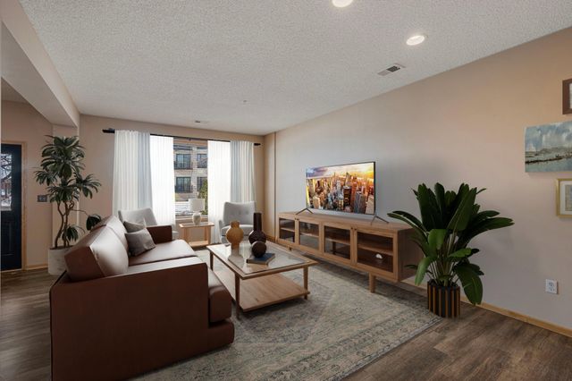 8026 Golden Valley Road, Golden Valley, MN 55427