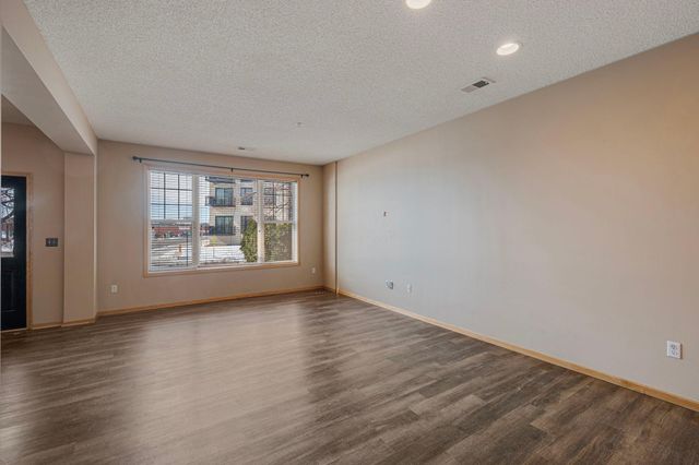 8026 Golden Valley Road, Golden Valley, MN 55427