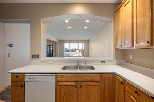 8026 Golden Valley Road, Golden Valley, MN 55427