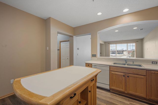 8026 Golden Valley Road, Golden Valley, MN 55427