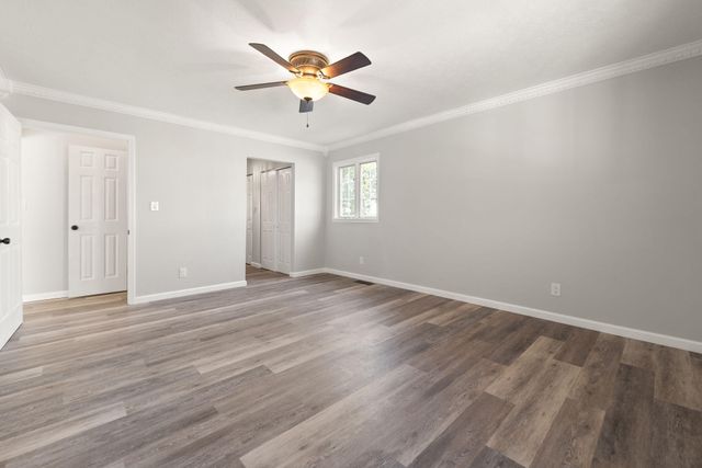 518 W Lakeshore Drive, Burnside, KY 42519