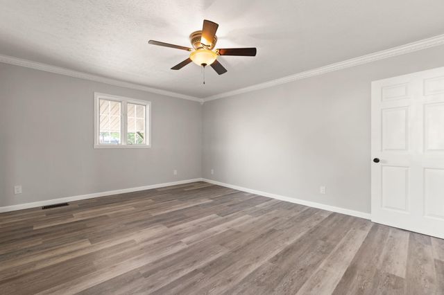 518 W Lakeshore Drive, Burnside, KY 42519