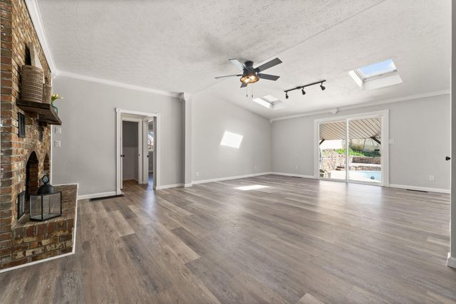 518 W Lakeshore Drive, Burnside, KY 42519