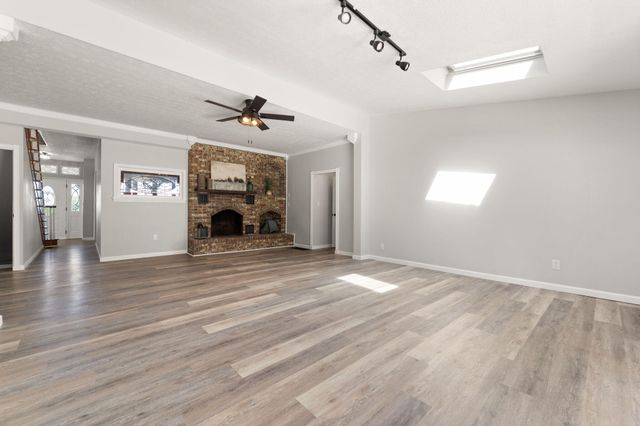 518 W Lakeshore Drive, Burnside, KY 42519