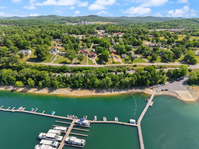518 W Lakeshore Drive, Burnside, KY 42519