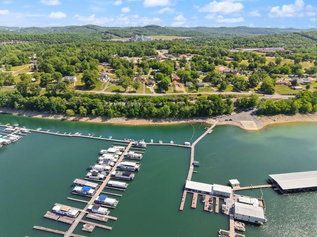 518 W Lakeshore Drive, Burnside, KY 42519