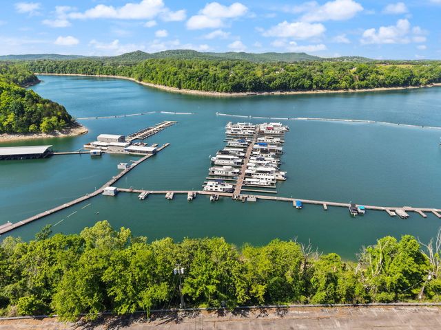 518 W Lakeshore Drive, Burnside, KY 42519