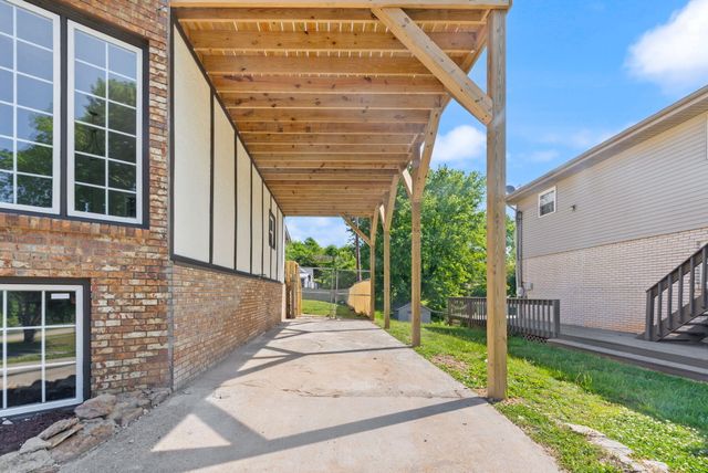 518 W Lakeshore Drive, Burnside, KY 42519