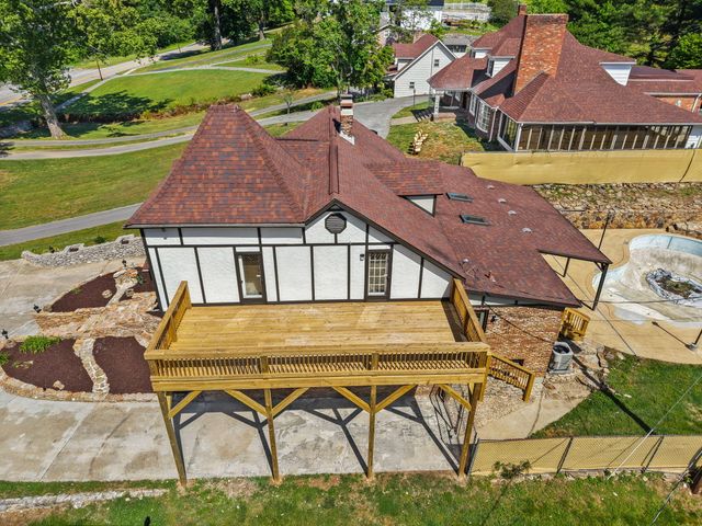 518 W Lakeshore Drive, Burnside, KY 42519