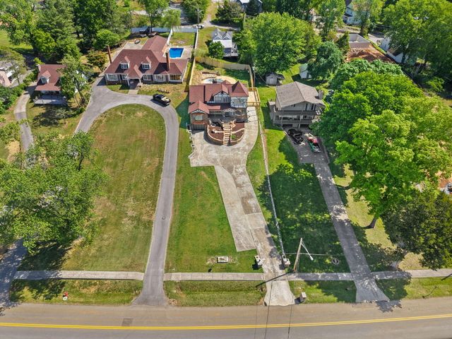 518 W Lakeshore Drive, Burnside, KY 42519