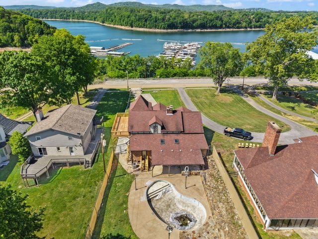 518 W Lakeshore Drive, Burnside, KY 42519