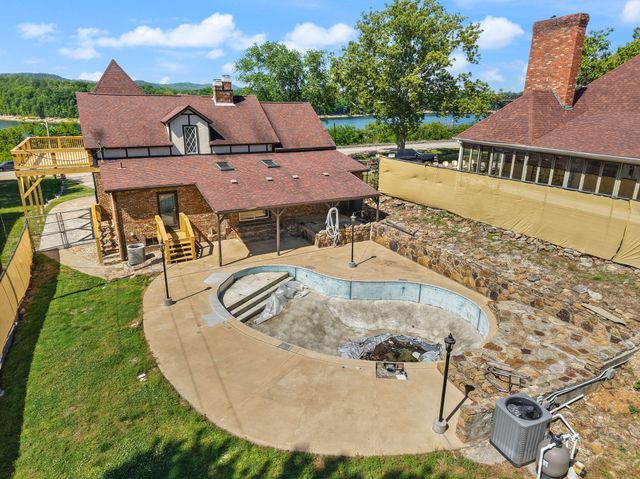 518 W Lakeshore Drive, Burnside, KY 42519