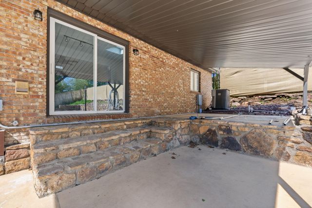 518 W Lakeshore Drive, Burnside, KY 42519