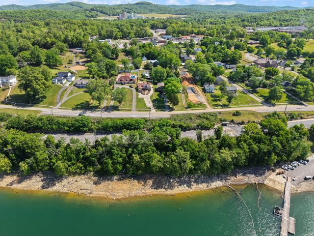 518 W Lakeshore Drive, Burnside, KY 42519