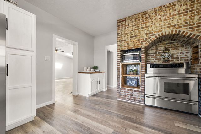 518 W Lakeshore Drive, Burnside, KY 42519