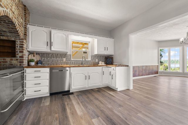 518 W Lakeshore Drive, Burnside, KY 42519