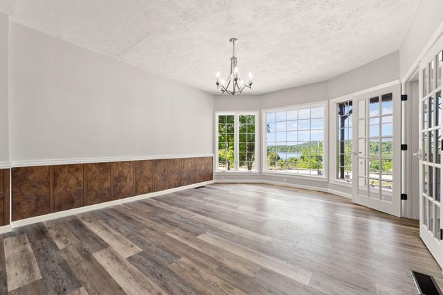 518 W Lakeshore Drive, Burnside, KY 42519