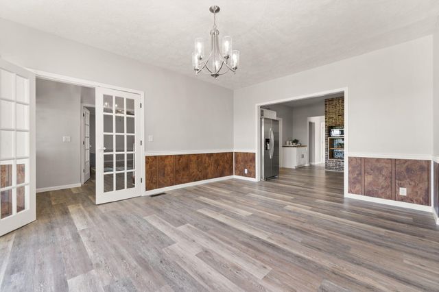 518 W Lakeshore Drive, Burnside, KY 42519