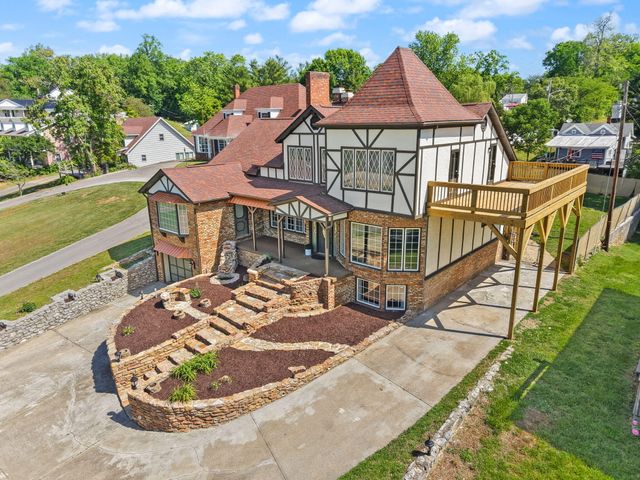 518 W Lakeshore Drive, Burnside, KY 42519