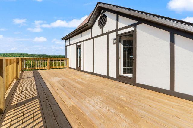 518 W Lakeshore Drive, Burnside, KY 42519