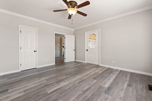 518 W Lakeshore Drive, Burnside, KY 42519