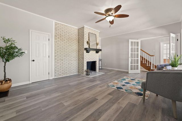 518 W Lakeshore Drive, Burnside, KY 42519