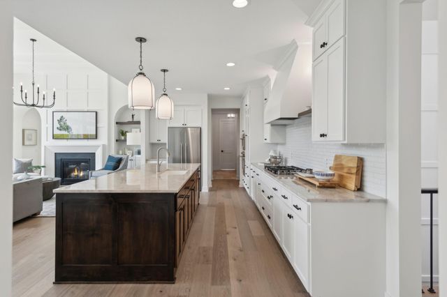 713 Ensconced Way, Chaska, MN 55318