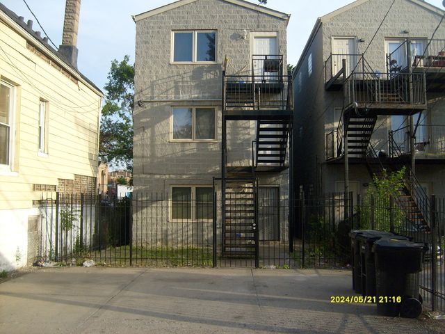 3008 W Flournoy Street 3, Chicago, IL 60612