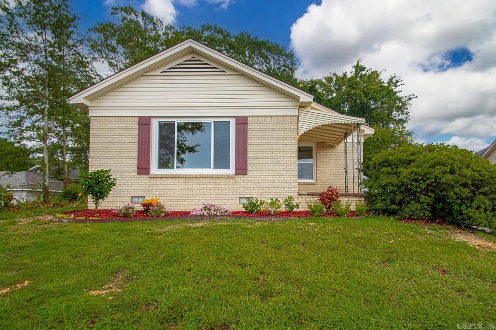 111 N 1st Street, Benton, AR 72015